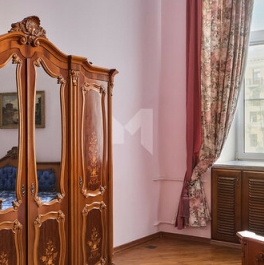 Продажа 4-комн квартиры на вторичном рынке Сретенский б-р,  д. 6/1 с2