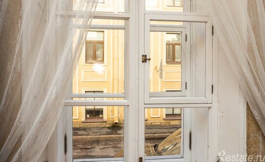 Продажа 4-комн квартиры на вторичном рынке Реки Мойки наб,  д. 82