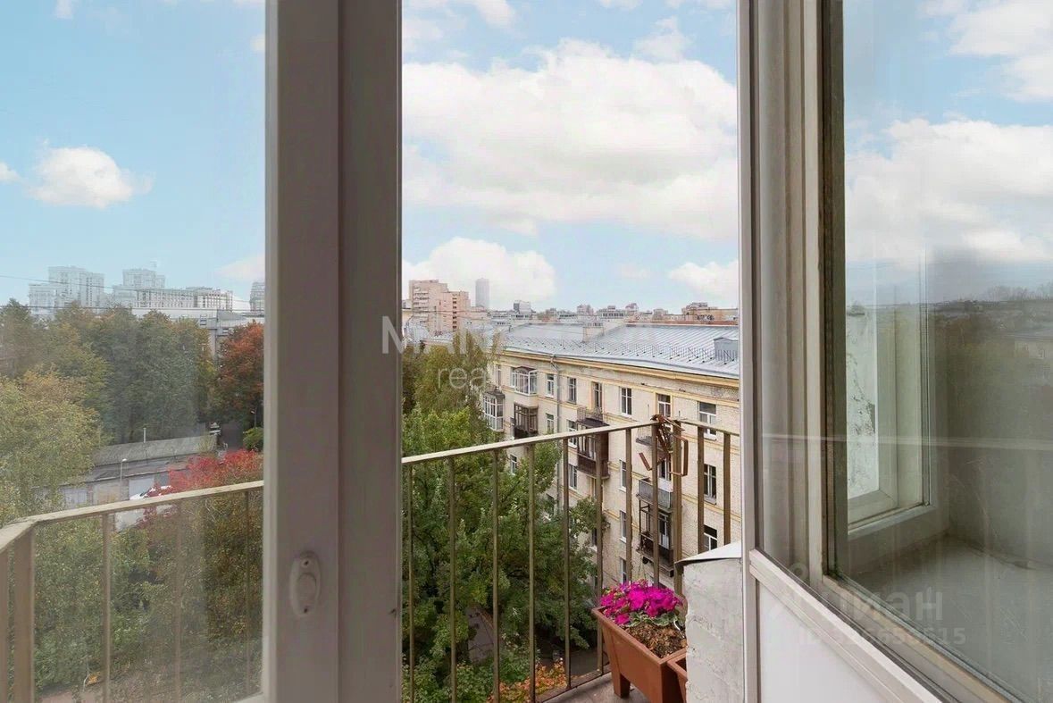 Продажа 3-комн квартиры на вторичном рынке Бассейная улица, 27