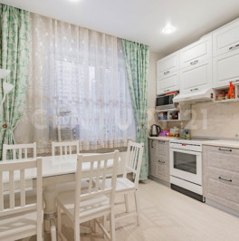 Продажа 4-комн квартиры на вторичном рынке Брусилова ул,  д. 17