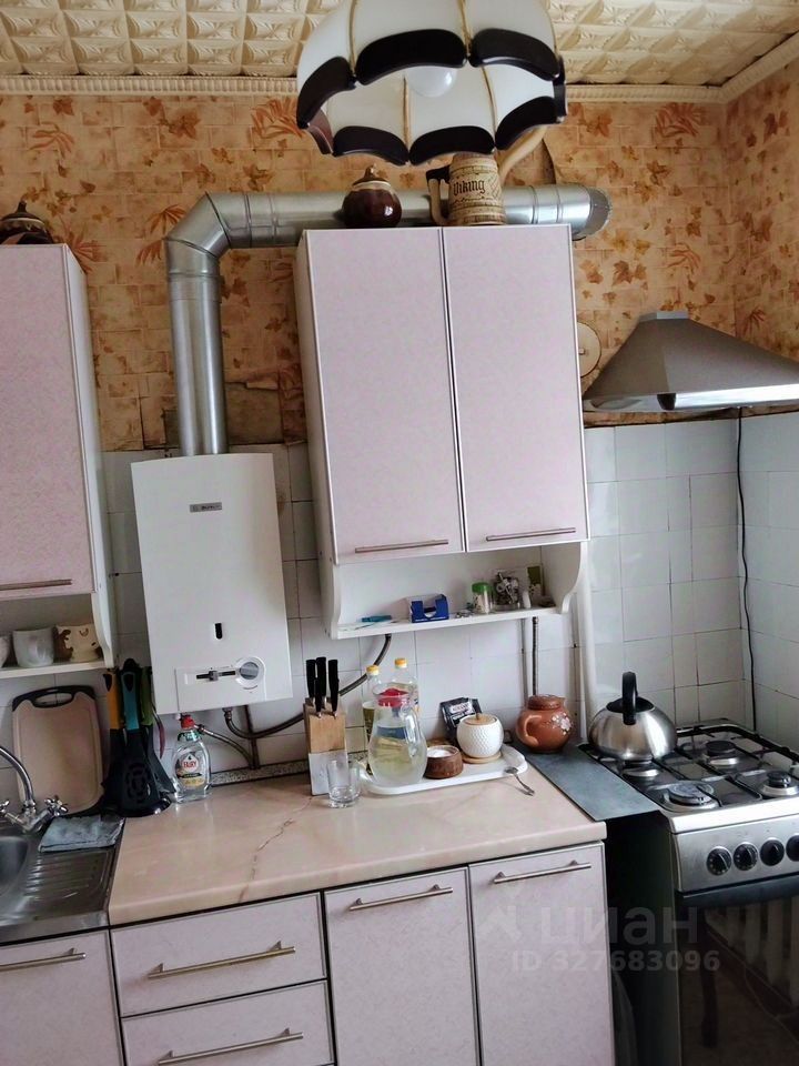 Продажа 3-комн квартиры на вторичном рынке пос. Пролетарский, улица Школьная, 7