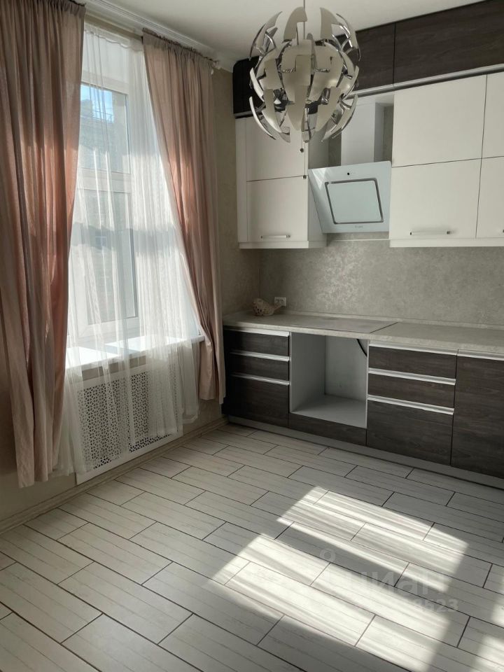 Продажа 3-комн квартиры на вторичном рынке улица Савушкина, 13