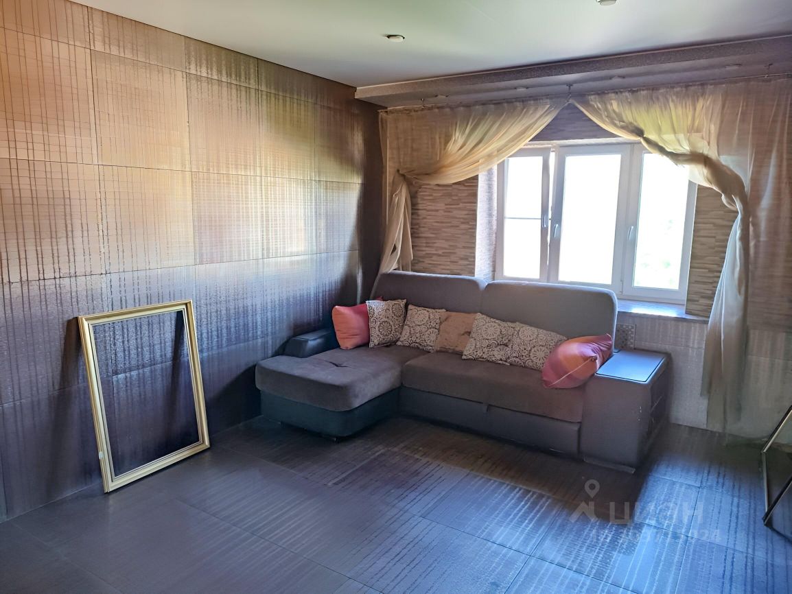 Аренда 3-комн квартиры на вторичном рынке Павловск, Слуцкая улица, 7