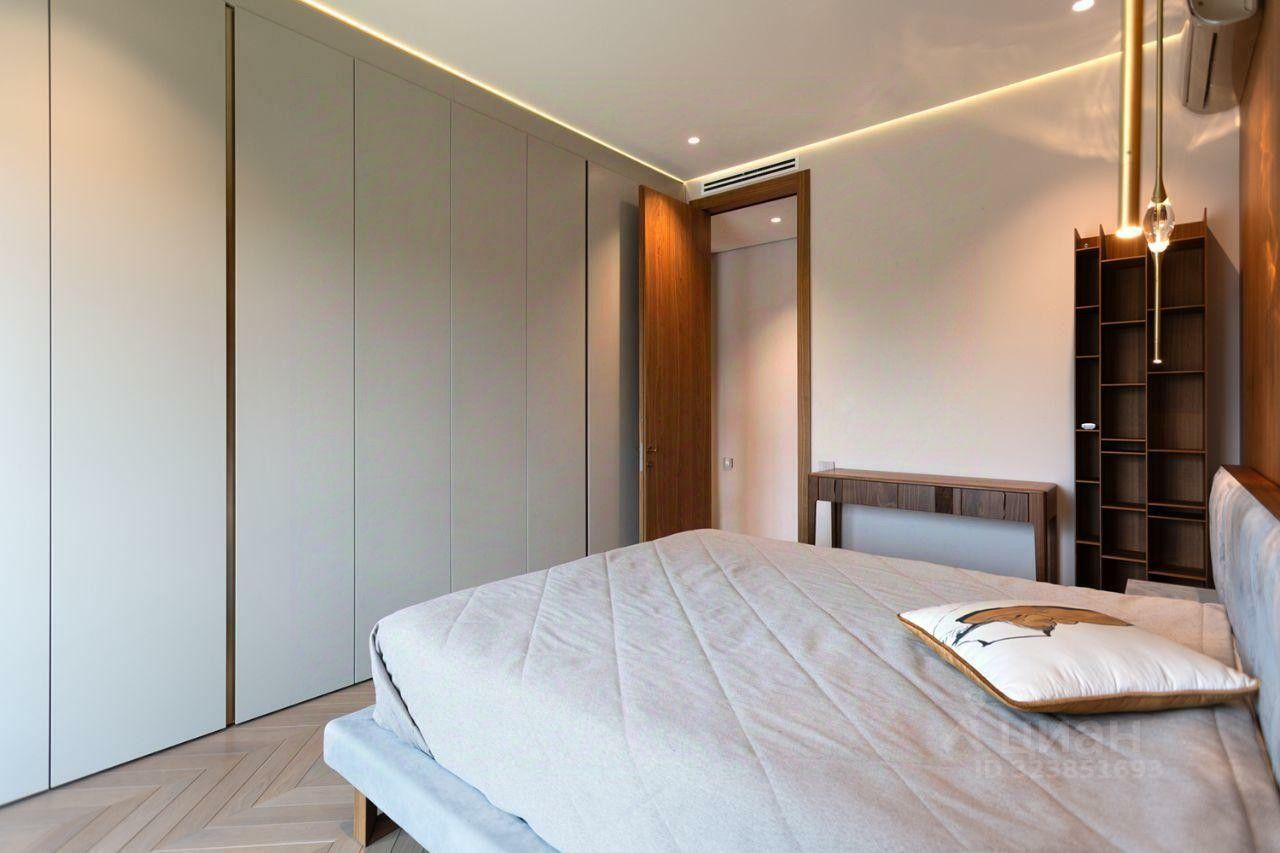 Продажа 2-комн квартиры на вторичном рынке Мосфильмовская улица, 1А