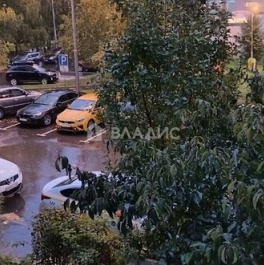 Продажа 1-комн квартиры на вторичном рынке Бартеневская улица,  д. 57