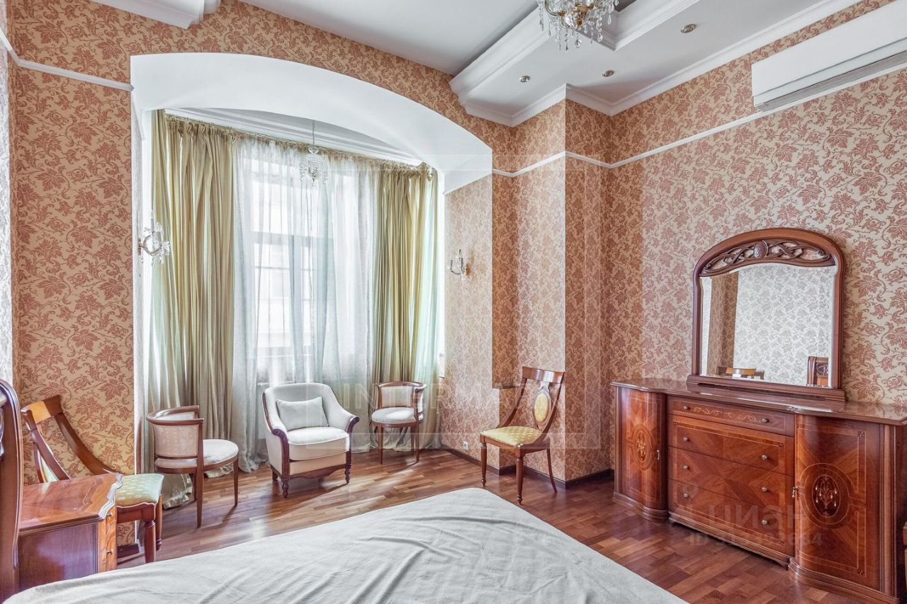 Продажа 3-комн квартиры на вторичном рынке Милютинский переулок, 3