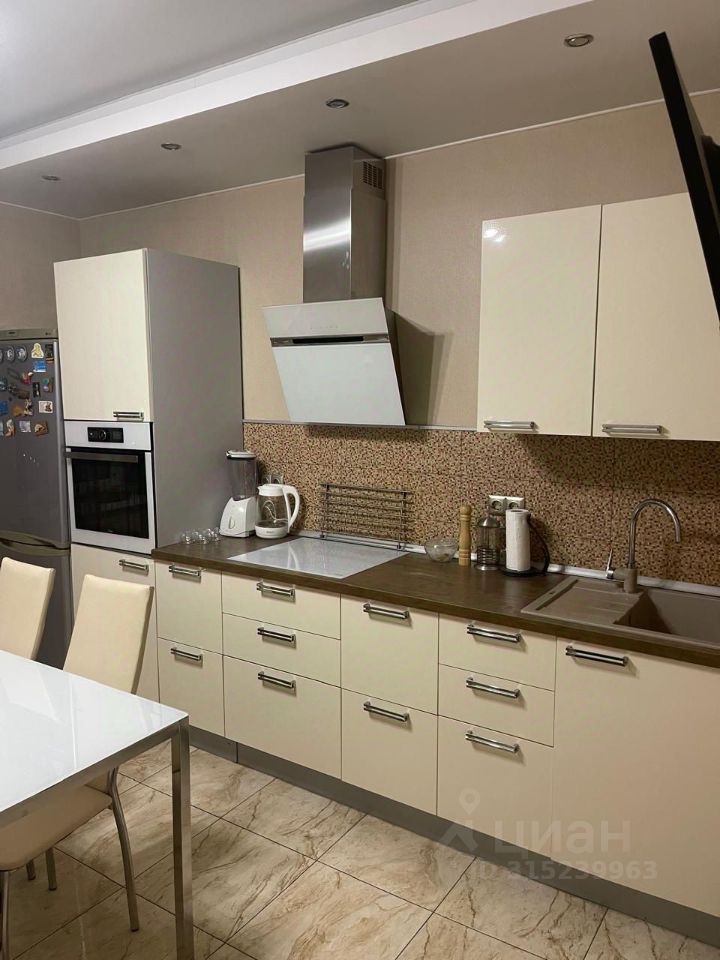 Аренда 2-комн квартиры на вторичном рынке Парашютная улица, 58