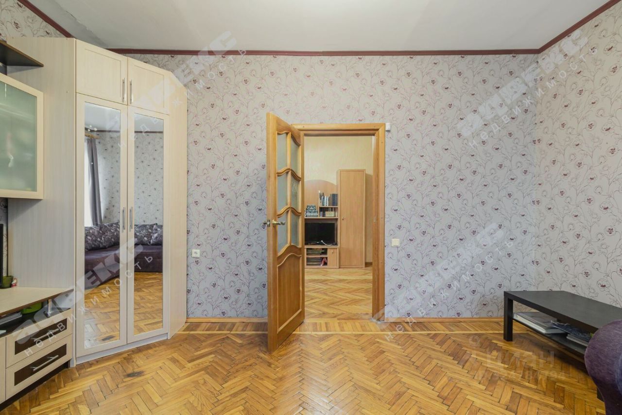 Продажа 4-комн квартиры на вторичном рынке Кронштадт, улица Карла Маркса, 25