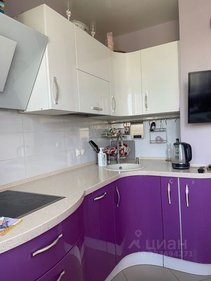 Продажа 3-комн квартиры на вторичном рынке улица Авиаторов, 20