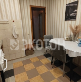 Продажа 3-комн квартиры на вторичном рынке Испытателей пр-кт,  д. 31,  к. 1