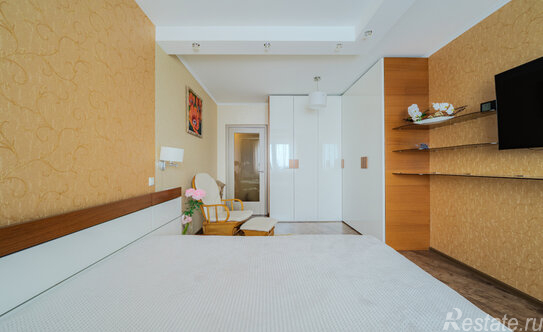 Продажа 3-комн квартиры на вторичном рынке Космонавтов пр-кт,  д. 61,  к. 2