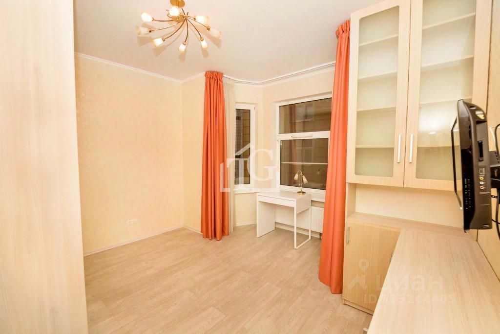 Продажа 3-комн квартиры на вторичном рынке Московский проспект, 73к5