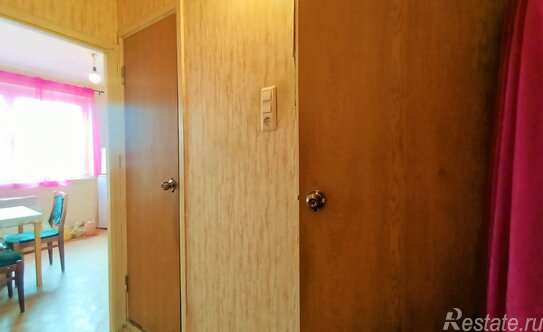 Продажа 2-комн квартиры на вторичном рынке улица Кадырова,  д. 4