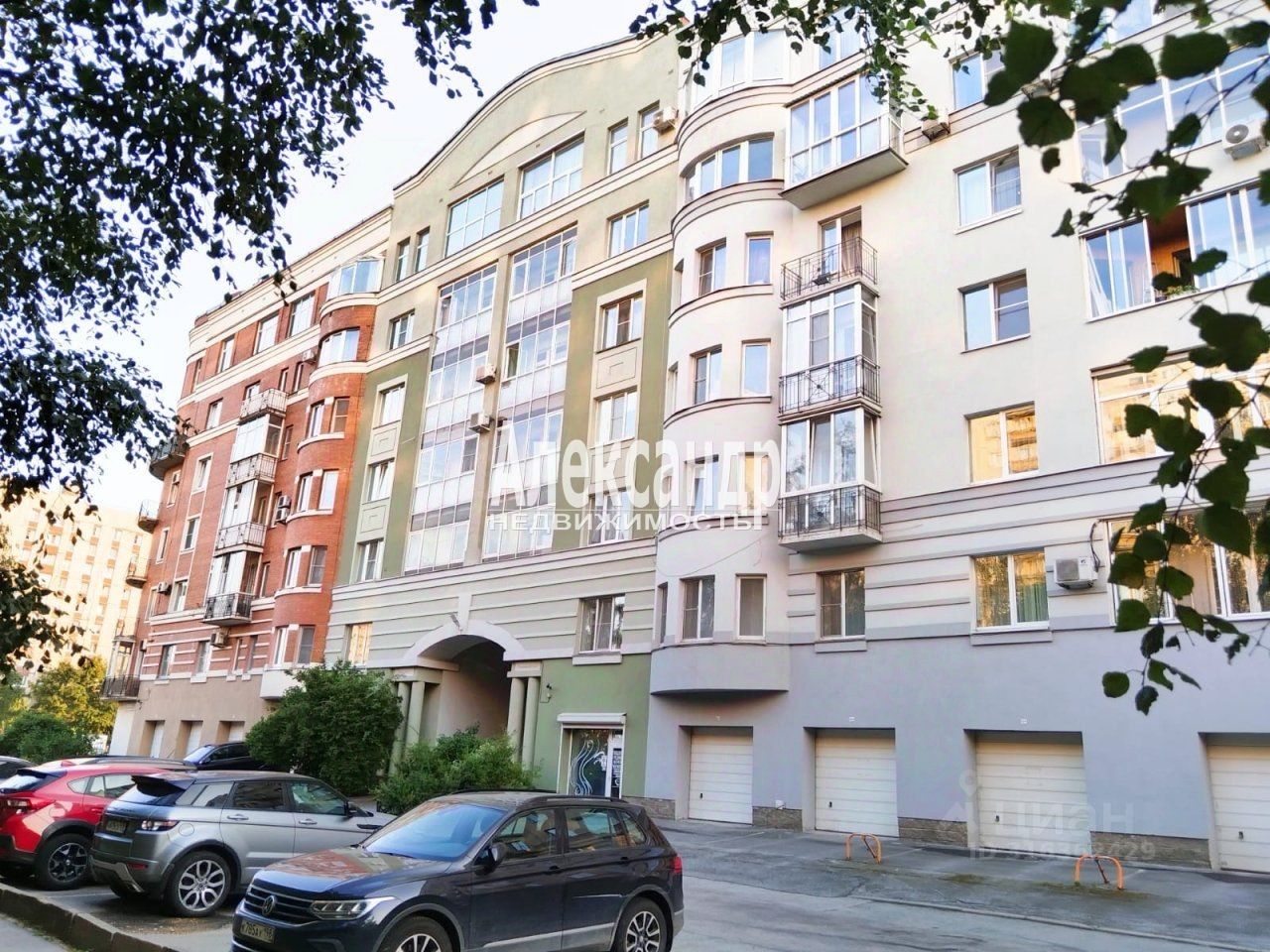 Продажа 2-комн квартиры на вторичном рынке улица Композиторов, 4