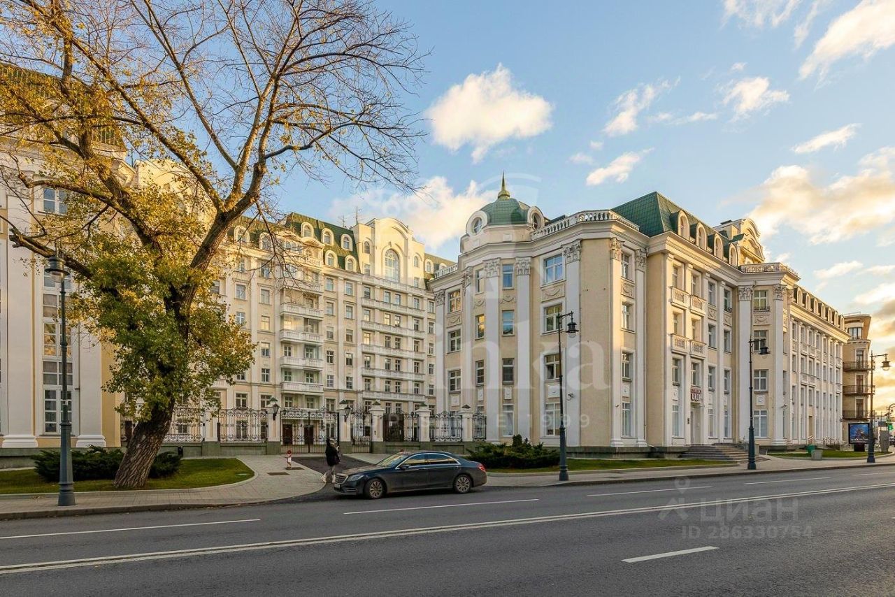 Продажа 4-комн квартиры на вторичном рынке улица Остоженка, 25