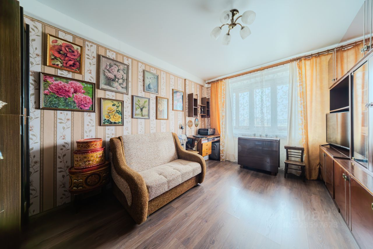 Продажа 2-комн квартиры на вторичном рынке Светлановский проспект, 40К2