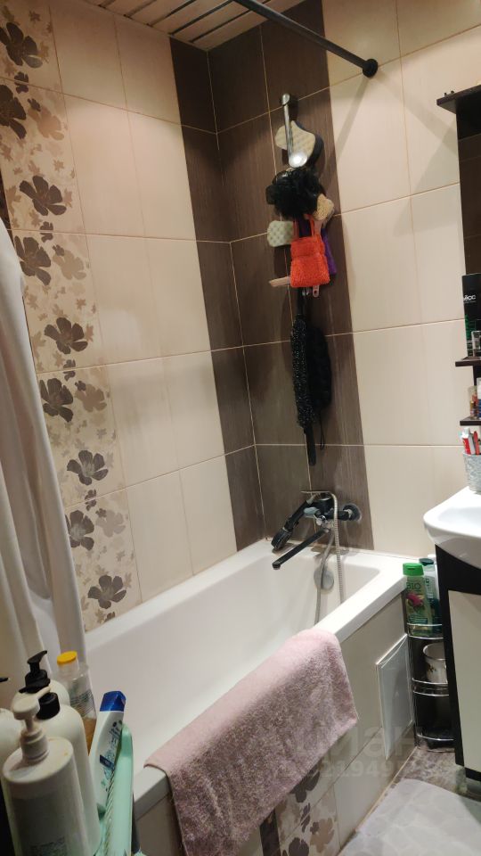 Продажа 2-комн квартиры на вторичном рынке Губернский мкр, улица Земская,  д. 13