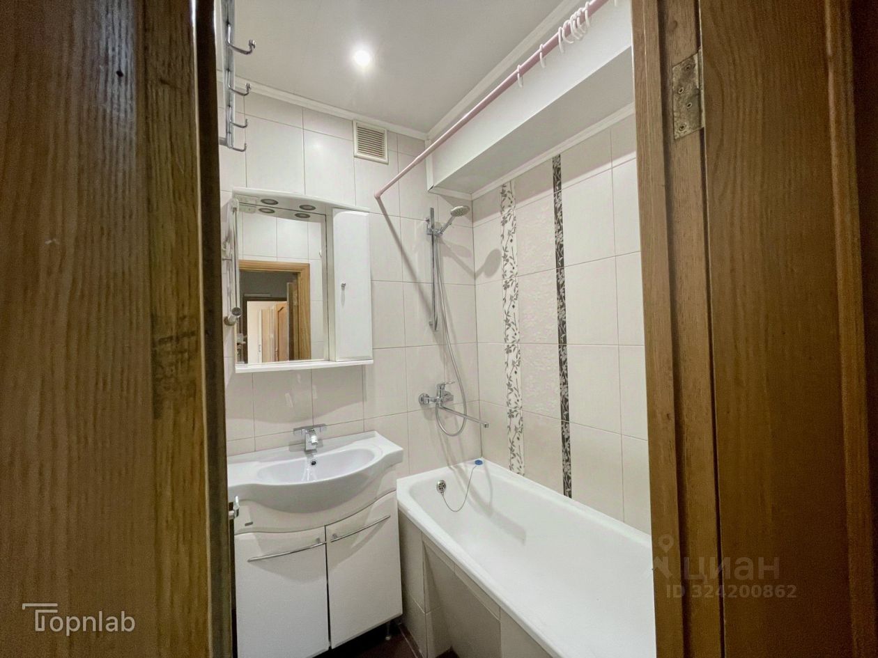 Продажа 3-комн квартиры на вторичном рынке Братская улица, 17К2