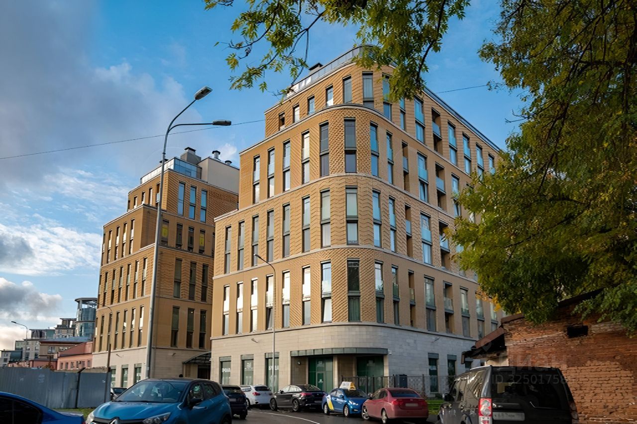 Продажа 3-комн квартиры на вторичном рынке Кирочная улица, 70
