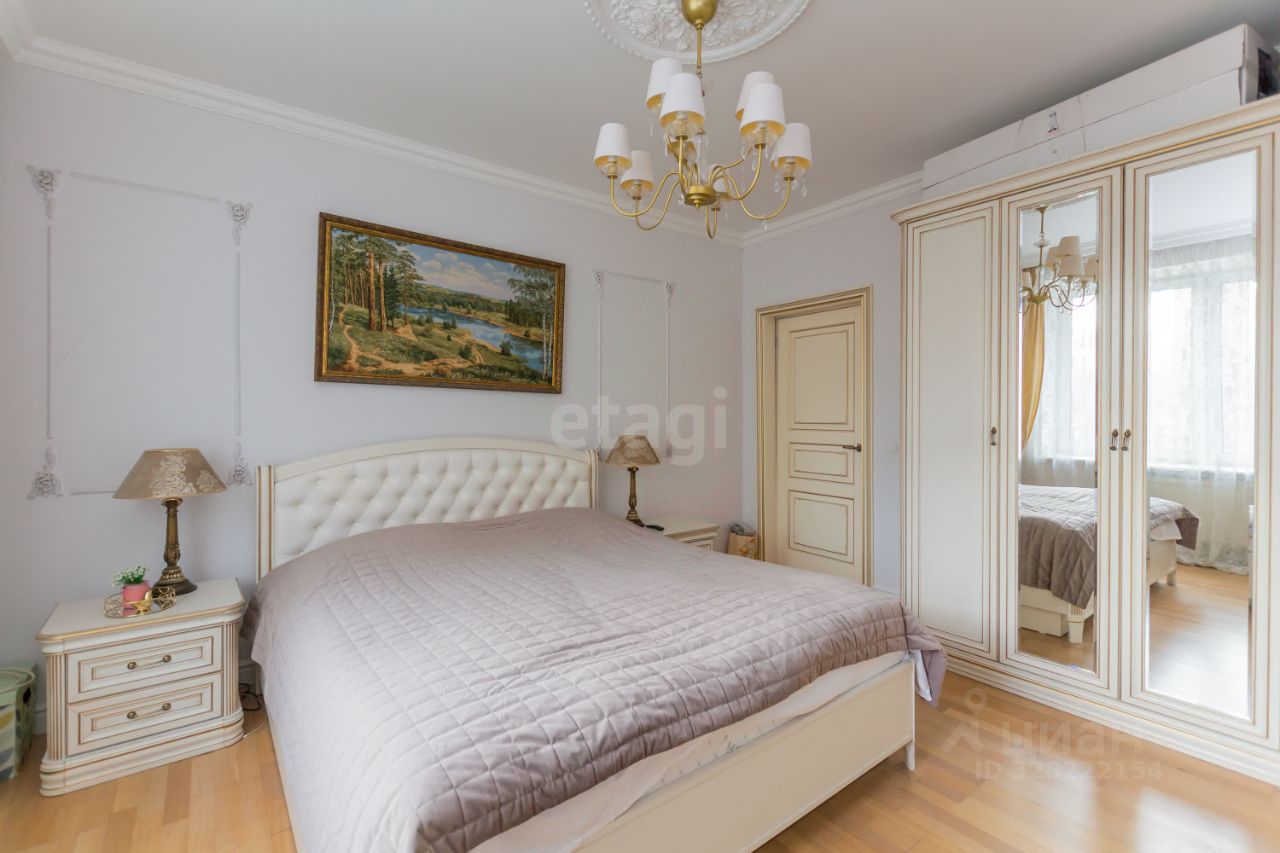 Продажа 3-комн квартиры на вторичном рынке улица Дыбенко, 11к3