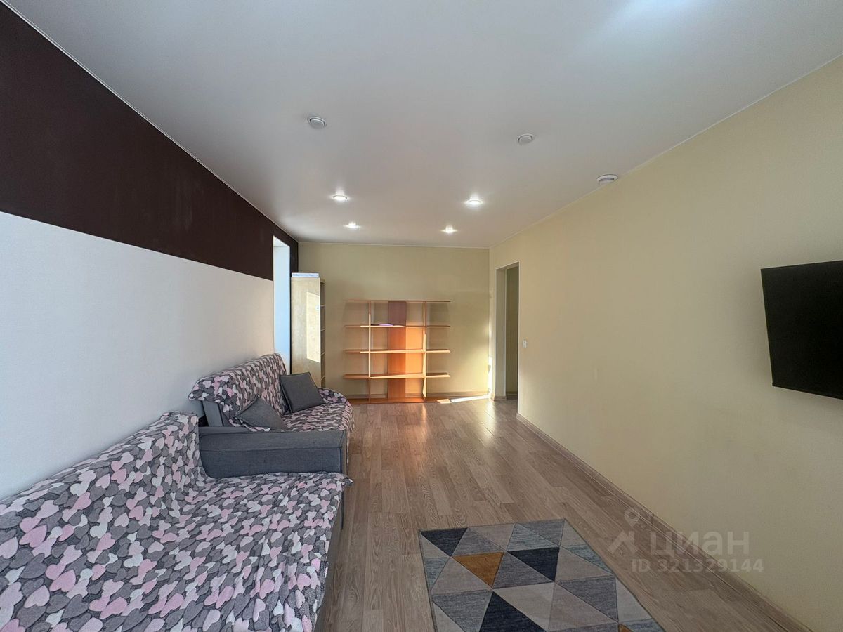 Продажа 1-комн квартиры на вторичном рынке Комендантский проспект, 17к1