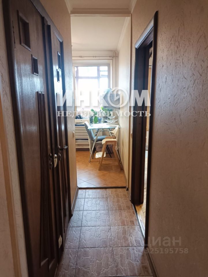 Продажа 2-комн квартиры на вторичном рынке Сиреневый бульвар, 64/31