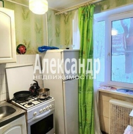 Продажа 1-комн квартиры на вторичном рынке Кириши г, Школьный пер,  д. 5