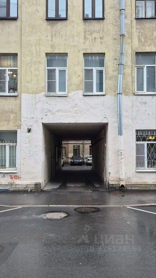Продажа 3-комн квартиры на вторичном рынке 14-я Васильевского острова линия, 97