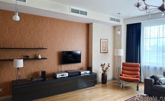 Продажа 4-комн квартиры на вторичном рынке Петровский пр-кт,  д. 1