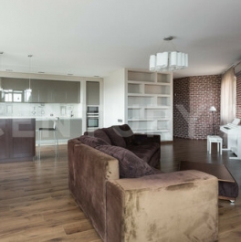 Продажа 3-комн квартиры на вторичном рынке ул Холмогорская,  д. 2,  к. 3