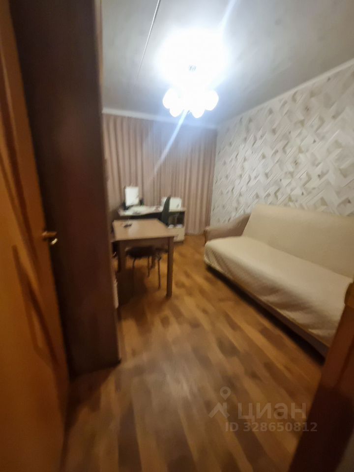 Продажа 2-комн квартиры на вторичном рынке Луга, Набережная улица, 1