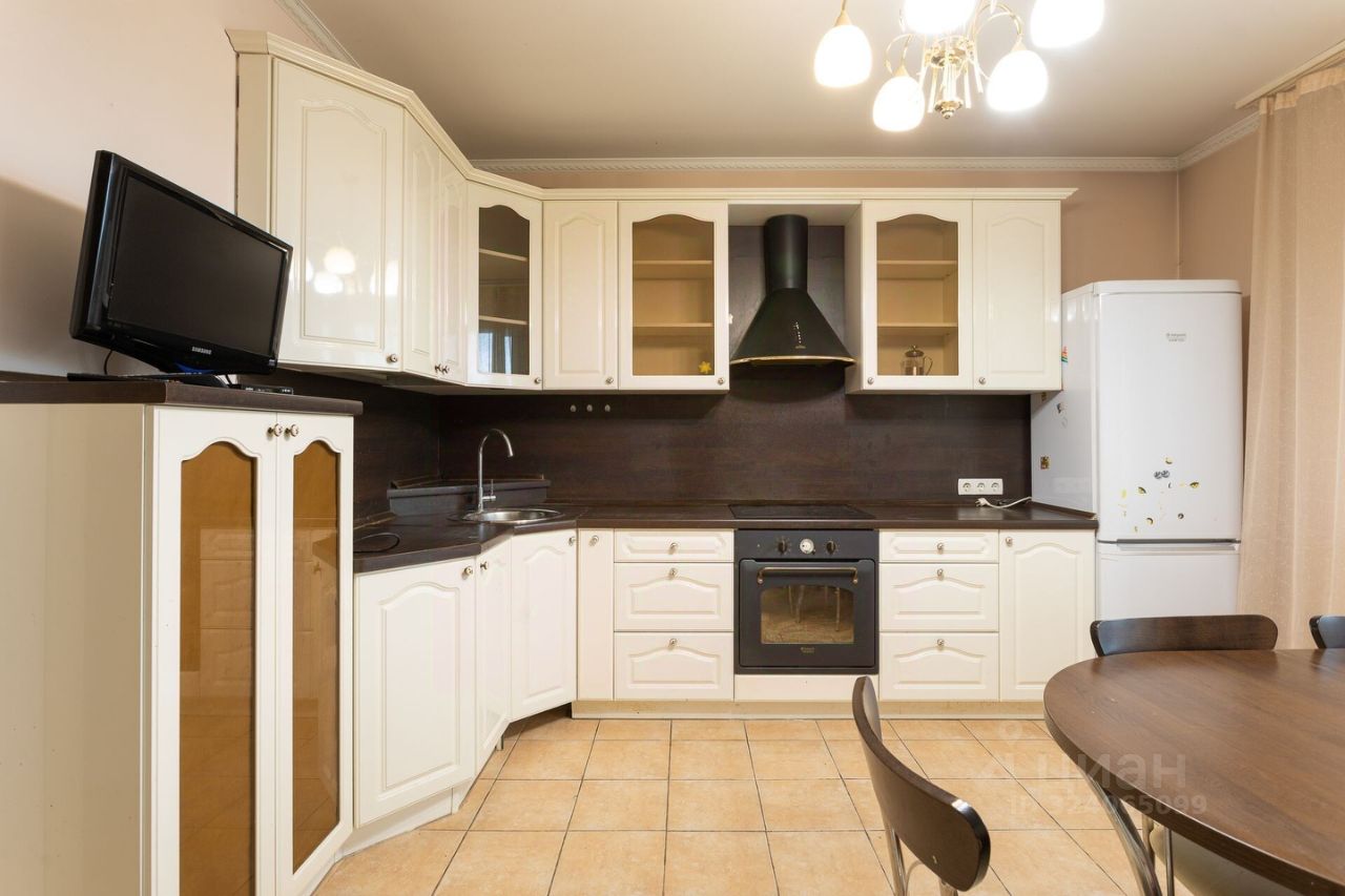 Продажа 2-комн квартиры на вторичном рынке улица Главмосстроя, 20