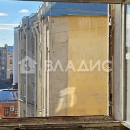 Продажа 2-комн квартиры на вторичном рынке Каменноостровский пр-кт,  д. 26-28