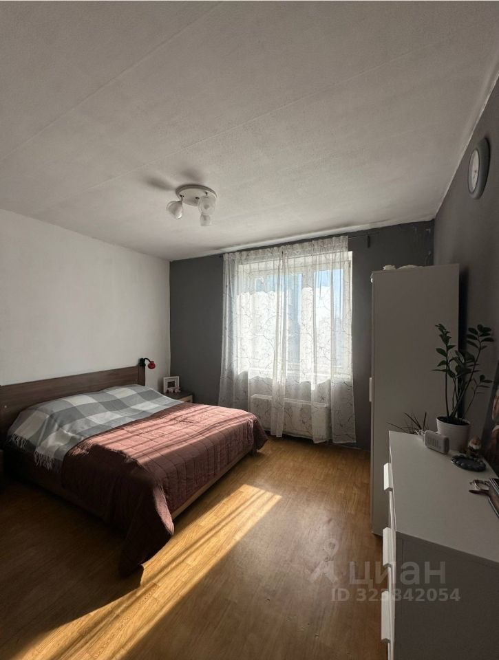 Продажа 2-комн квартиры на вторичном рынке Большая Очаковская улица, 10к2