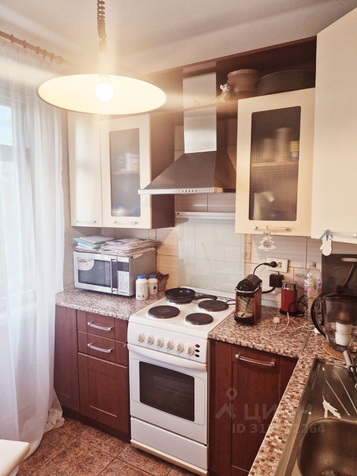 Продажа 4-комн квартиры на вторичном рынке улица Маршала Новикова, 11