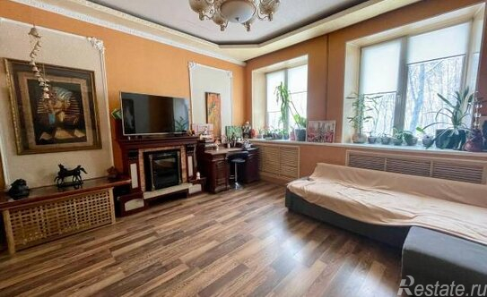 Продажа 3-комн квартиры на вторичном рынке Кингисеппское городское поселение, улица Жукова,  д. 12