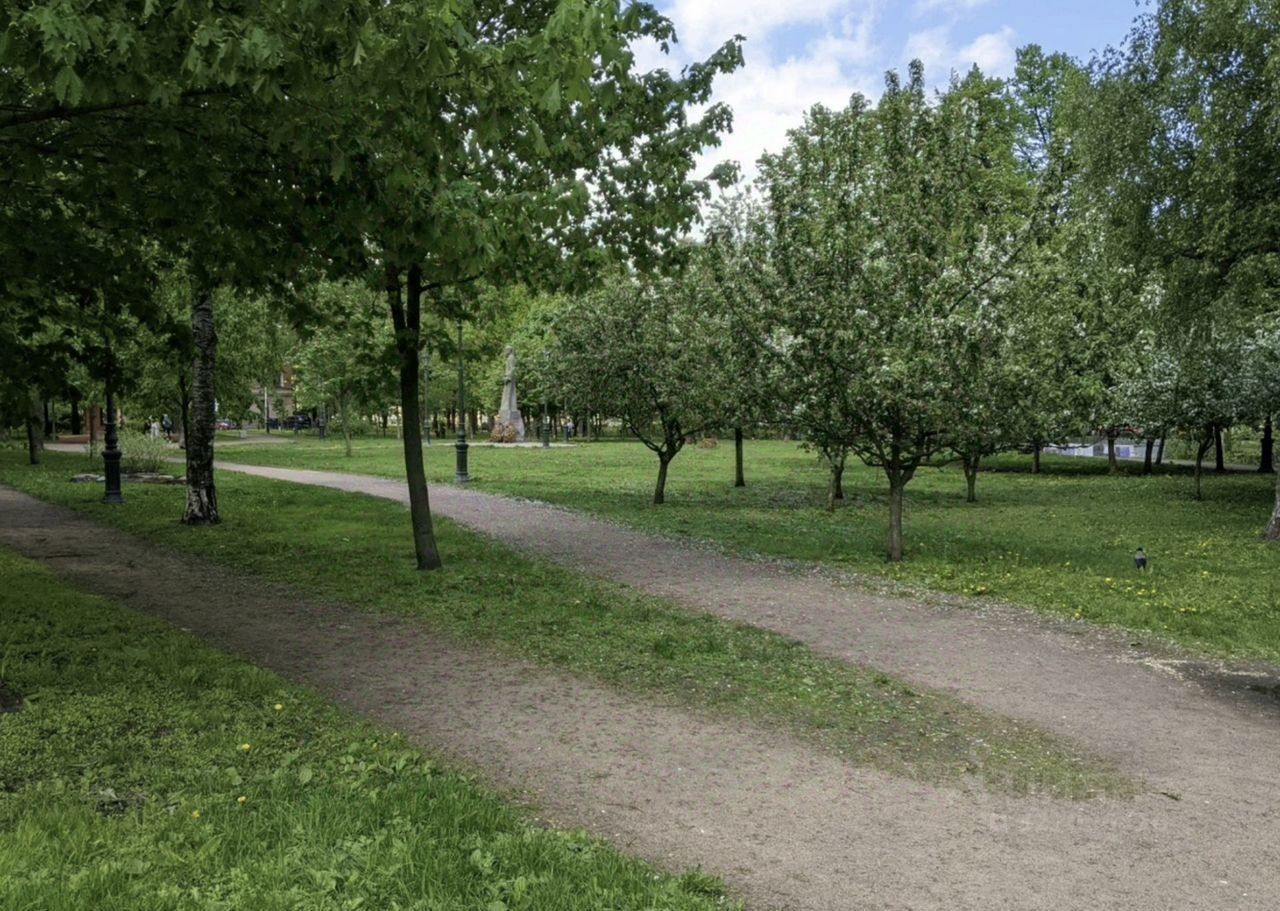 Продажа 3-комн квартиры на вторичном рынке 14-я Васильевского острова линия, 97