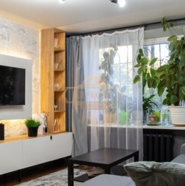 Продажа 3-комн квартиры на вторичном рынке улица Подвойского,  д. 33 к1