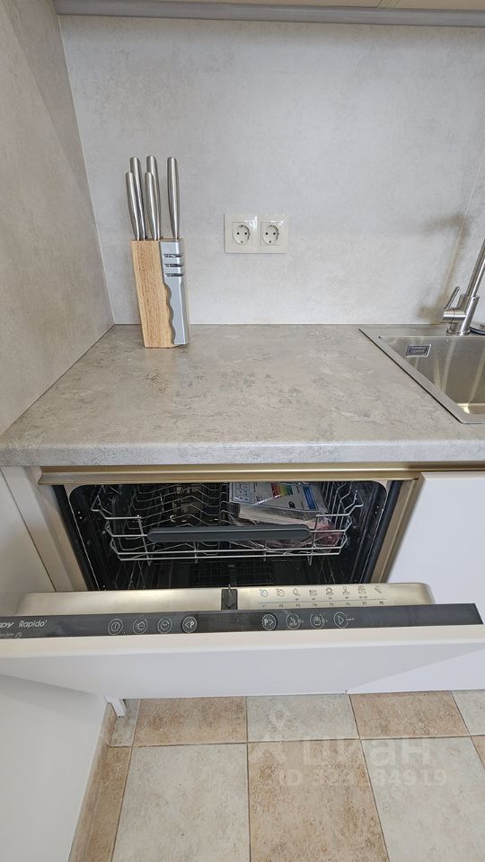 Аренда 4-комн квартиры на вторичном рынке Ломоносовский проспект, 7К5