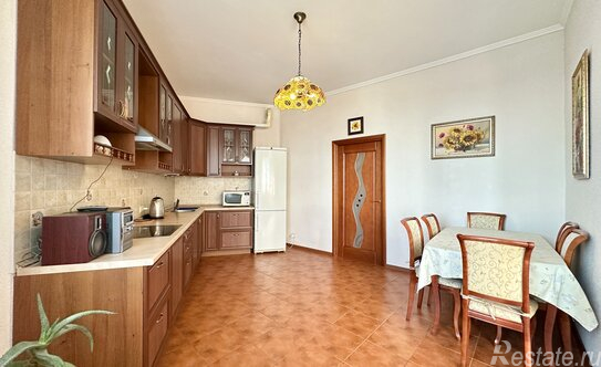 Продажа 3-комн квартиры на вторичном рынке ул Нежинская,  д. 8,  к. 1