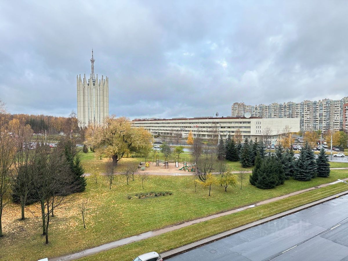 Продажа 2-комн квартиры на вторичном рынке улица Веденеева, 8к1