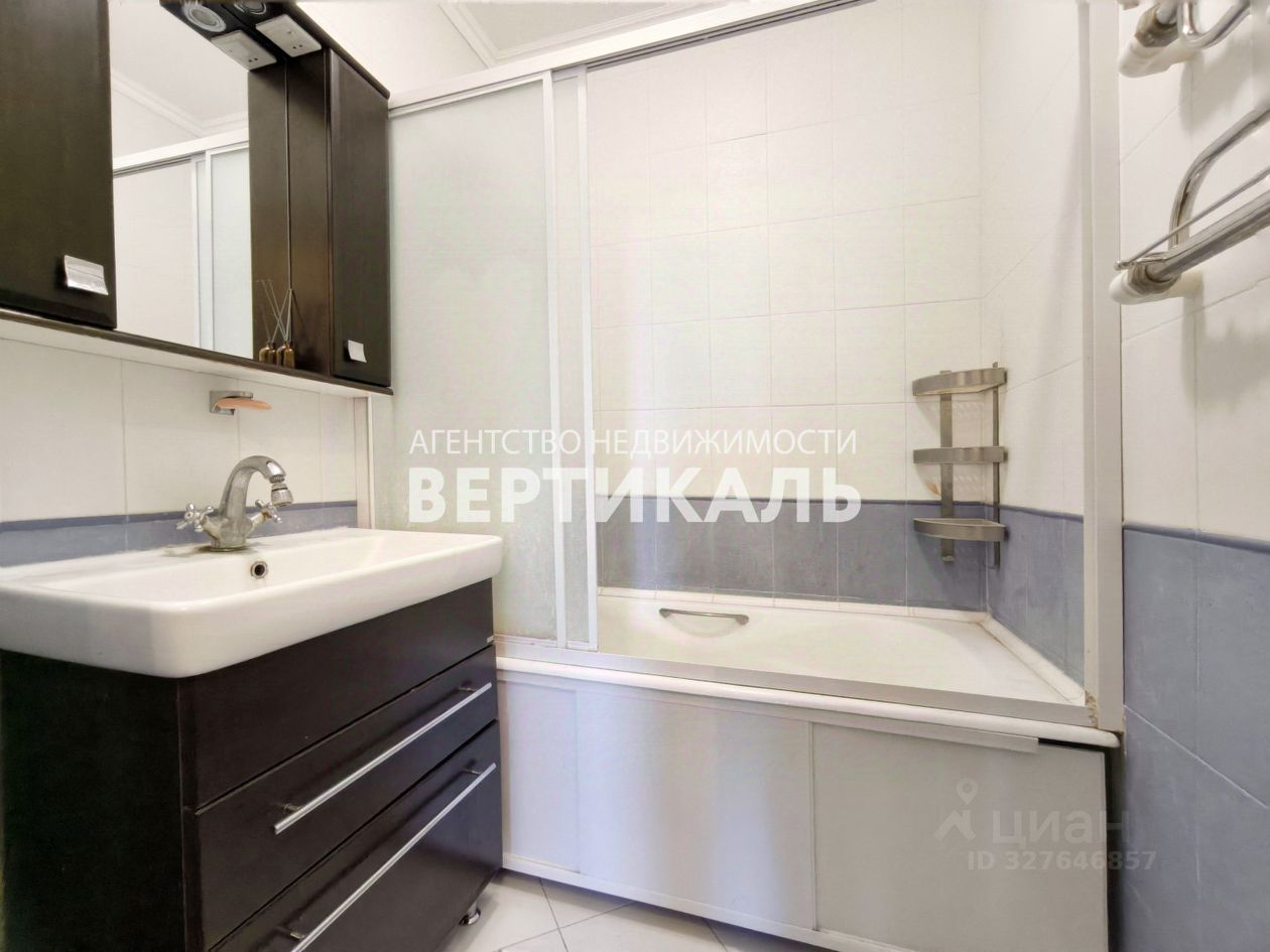 Продажа 3-комн квартиры на вторичном рынке Южный мкр, Звенигород, улица Радужная,  д. 20