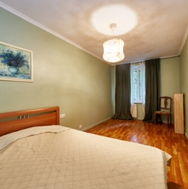 Продажа 2-комн квартиры на вторичном рынке Новощукинская улица,  д. 16
