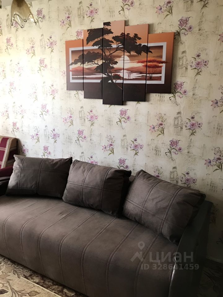 Аренда 2-комн квартиры на вторичном рынке проспект Художников, 24К1