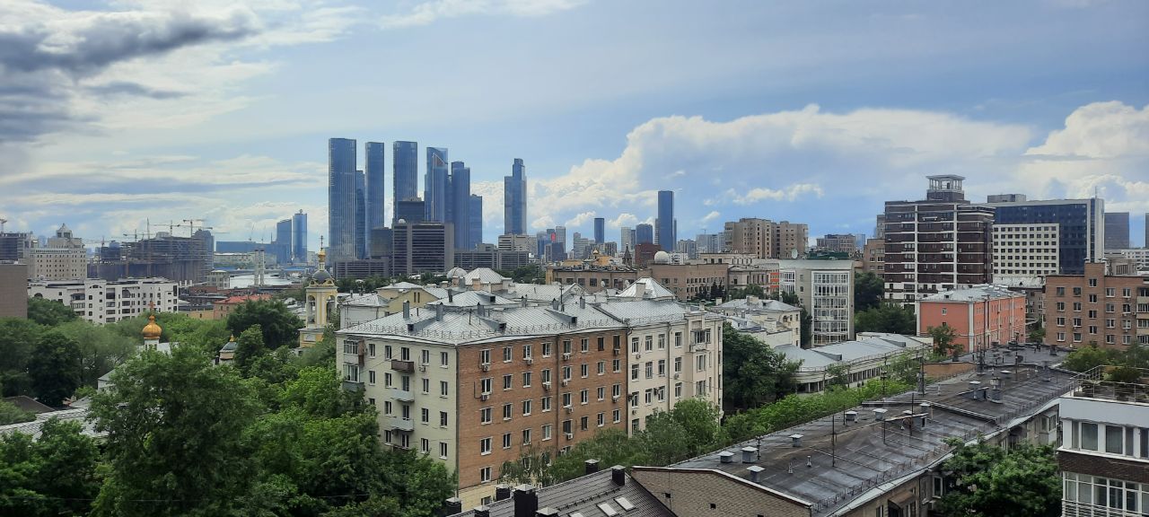 Продажа 4-комн квартиры на вторичном рынке Дружинниковская улица, 15