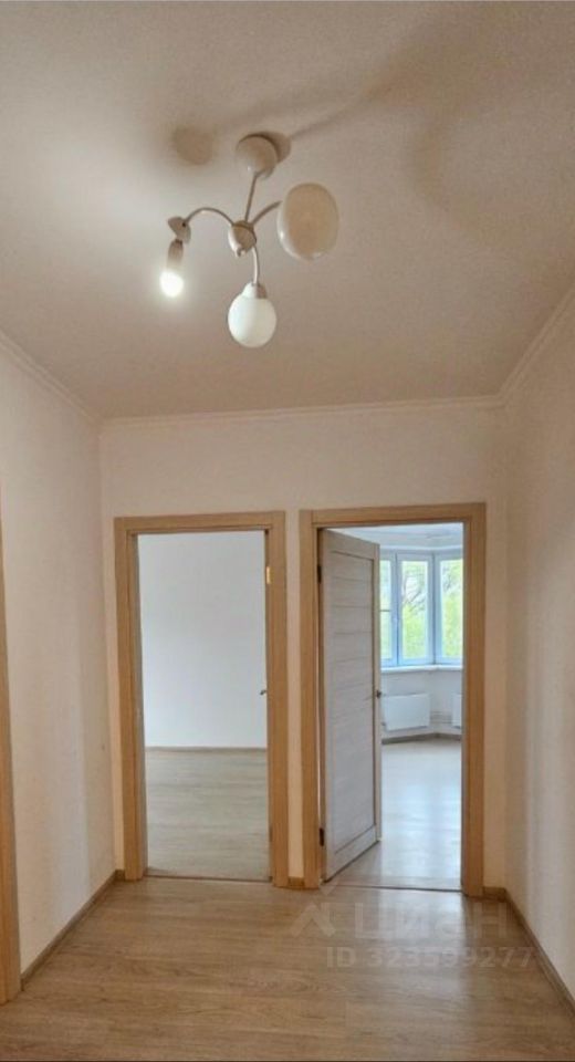 Продажа 3-комн квартиры на вторичном рынке Изюмская улица, 49к2