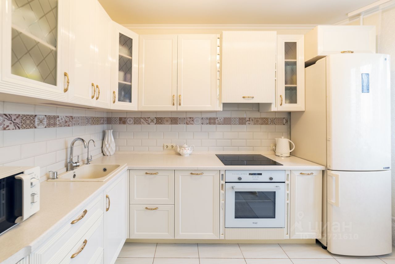 Продажа 2-комн квартиры на вторичном рынке улица Авиаторов, 5к2