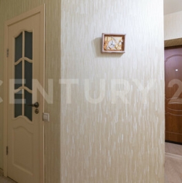 Продажа 2-комн квартиры на вторичном рынке Им Свердлова пгт, 1-й мкр,  д. 30