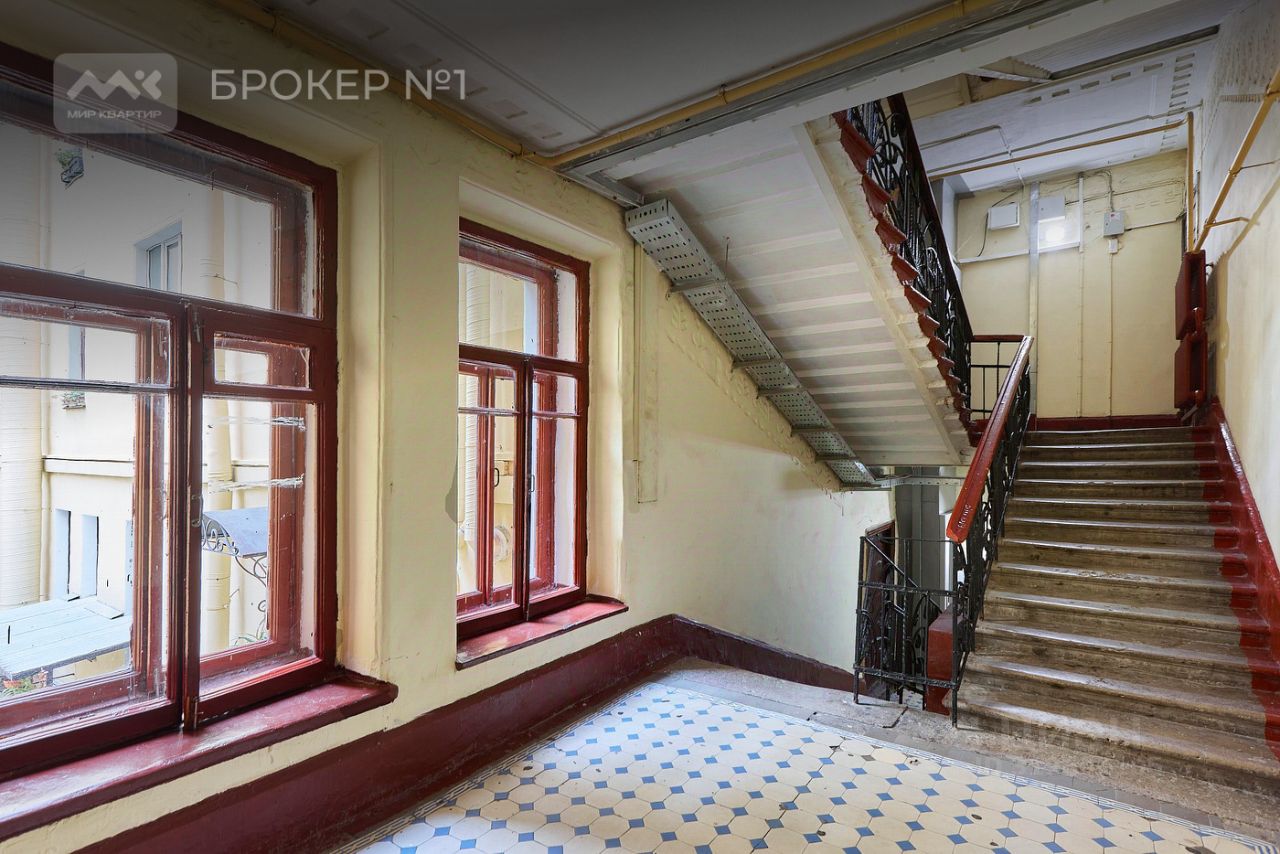 Продажа 3-комн квартиры на вторичном рынке Мытнинская улица, 5/2