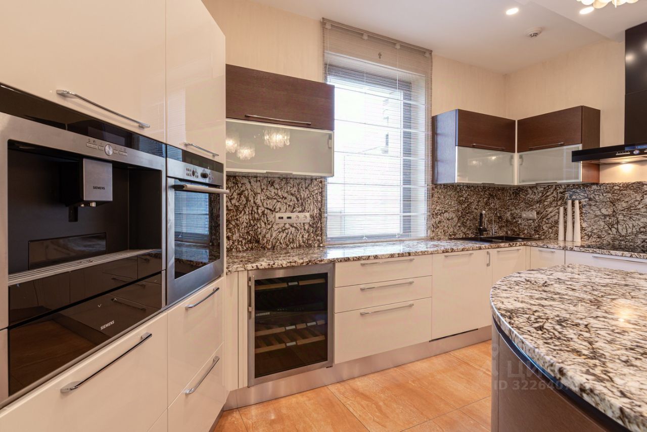 Продажа 6-комн квартиры на вторичном рынке улица Дыбенко, 38к1